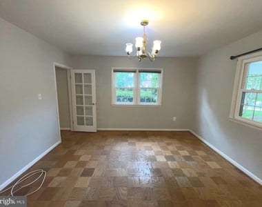 6933 Tyndale Street - Photo Thumbnail 3