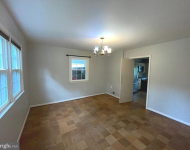 6933 Tyndale Street - Photo Thumbnail 4