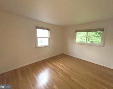 6933 Tyndale Street - Photo Thumbnail 12