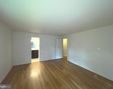 6933 Tyndale Street - Photo Thumbnail 8