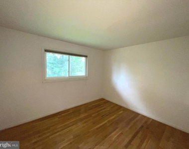 6933 Tyndale Street - Photo Thumbnail 14