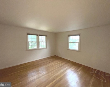 6933 Tyndale Street - Photo Thumbnail 13