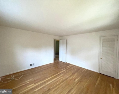 6933 Tyndale Street - Photo Thumbnail 15