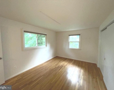 6933 Tyndale Street - Photo Thumbnail 6