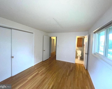6933 Tyndale Street - Photo Thumbnail 7