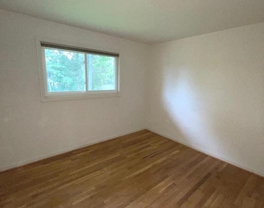 6933 Tyndale Street - Photo Thumbnail 11
