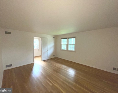 6933 Tyndale Street - Photo Thumbnail 10