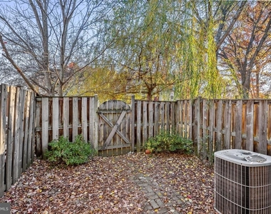 2110 Whisperwood Glen Lane - Photo Thumbnail 25