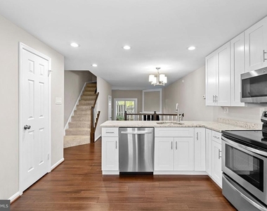 2110 Whisperwood Glen Lane - Photo Thumbnail 3