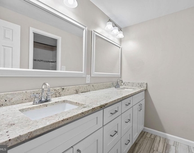 2110 Whisperwood Glen Lane - Photo Thumbnail 16