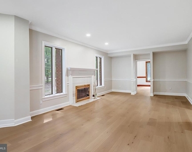 11109 Elmview Place - Photo Thumbnail 5