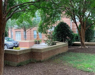 9480 Virginia Center Boulevard - Photo Thumbnail 2