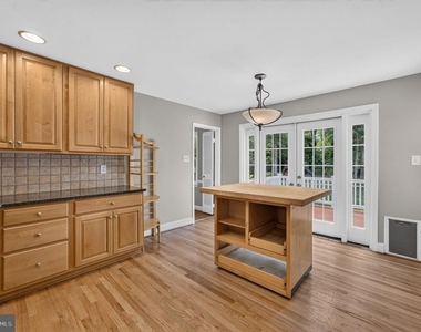 6443 Walters Woods Drive - Photo Thumbnail 26