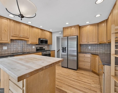 6443 Walters Woods Drive - Photo Thumbnail 23