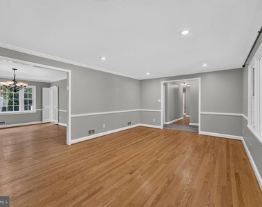 6443 Walters Woods Drive - Photo Thumbnail 12