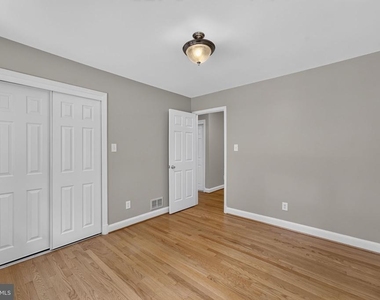 6443 Walters Woods Drive - Photo Thumbnail 32