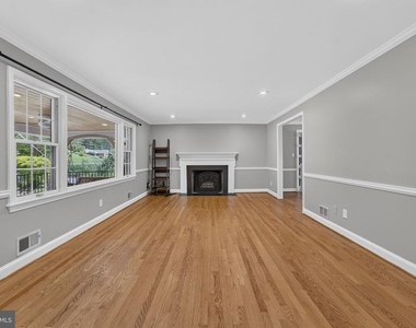 6443 Walters Woods Drive - Photo Thumbnail 10