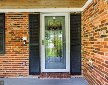 6443 Walters Woods Drive - Photo Thumbnail 6