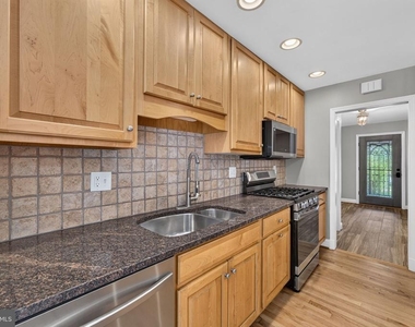 6443 Walters Woods Drive - Photo Thumbnail 24