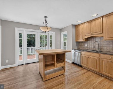6443 Walters Woods Drive - Photo Thumbnail 27