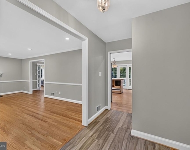 6443 Walters Woods Drive - Photo Thumbnail 9