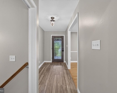 6443 Walters Woods Drive - Photo Thumbnail 30