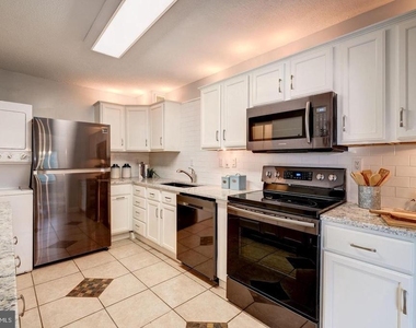 203 Yoakum Parkway - Photo Thumbnail 24