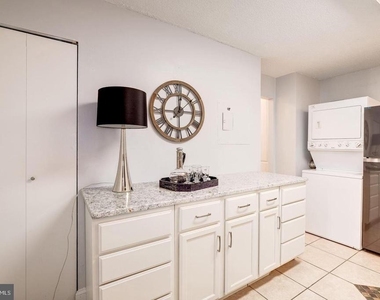 203 Yoakum Parkway - Photo Thumbnail 25