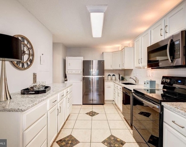 203 Yoakum Parkway - Photo Thumbnail 23