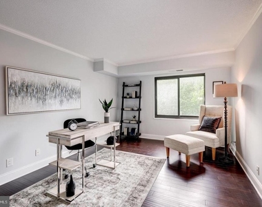203 Yoakum Parkway - Photo Thumbnail 6
