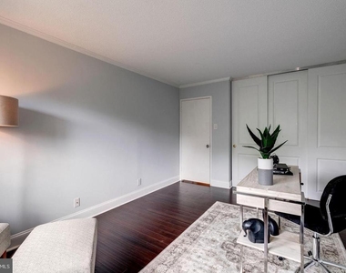 203 Yoakum Parkway - Photo Thumbnail 8