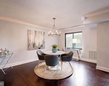 203 Yoakum Parkway - Photo Thumbnail 16