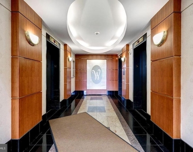 203 Yoakum Parkway - Photo Thumbnail 4