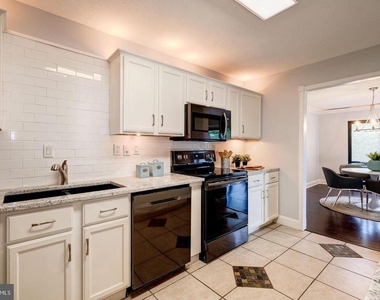 203 Yoakum Parkway - Photo Thumbnail 27