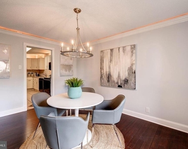 203 Yoakum Parkway - Photo Thumbnail 18