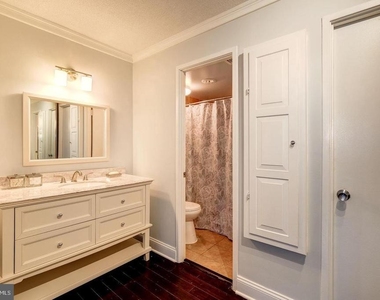 203 Yoakum Parkway - Photo Thumbnail 14