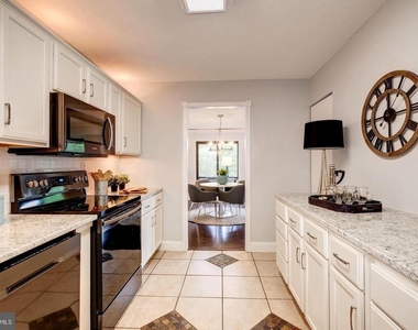 203 Yoakum Parkway - Photo Thumbnail 26