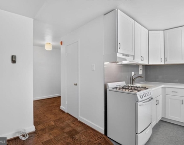 1210 N Taft Street - Photo Thumbnail 4