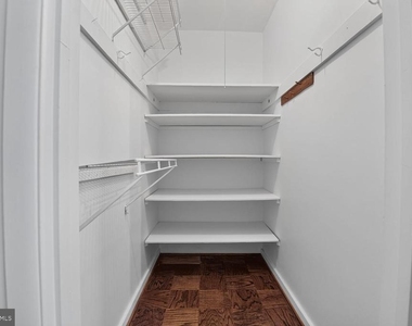 1210 N Taft Street - Photo Thumbnail 10