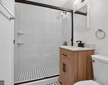1210 N Taft Street - Photo Thumbnail 9