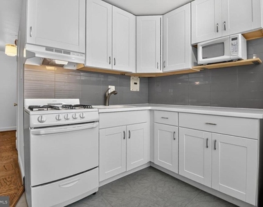 1210 N Taft Street - Photo Thumbnail 3