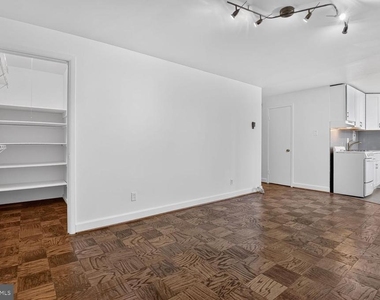 1210 N Taft Street - Photo Thumbnail 5