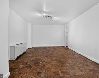 1210 N Taft Street - Photo Thumbnail 8
