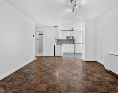 1210 N Taft Street - Photo Thumbnail 1