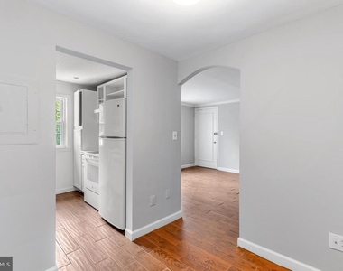 702 S Arlington Mill Drive - Photo Thumbnail 7