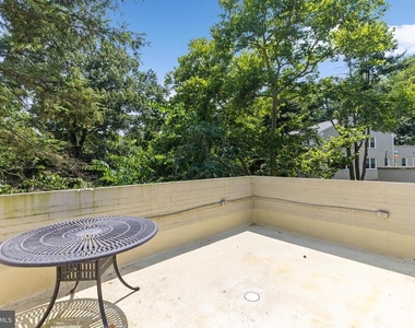 702 S Arlington Mill Drive - Photo Thumbnail 18