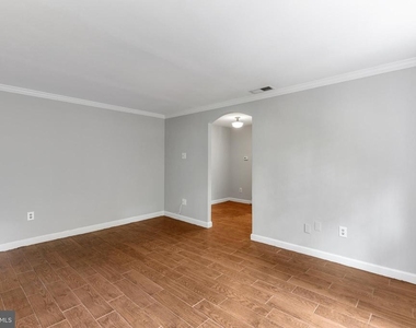 702 S Arlington Mill Drive - Photo Thumbnail 3