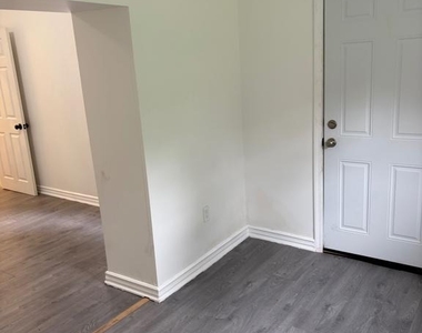1733 W Erie Avenue - Photo Thumbnail 15