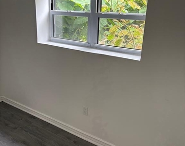 1733 W Erie Avenue - Photo Thumbnail 14