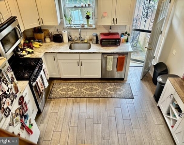 719 Sears Street - Photo Thumbnail 4